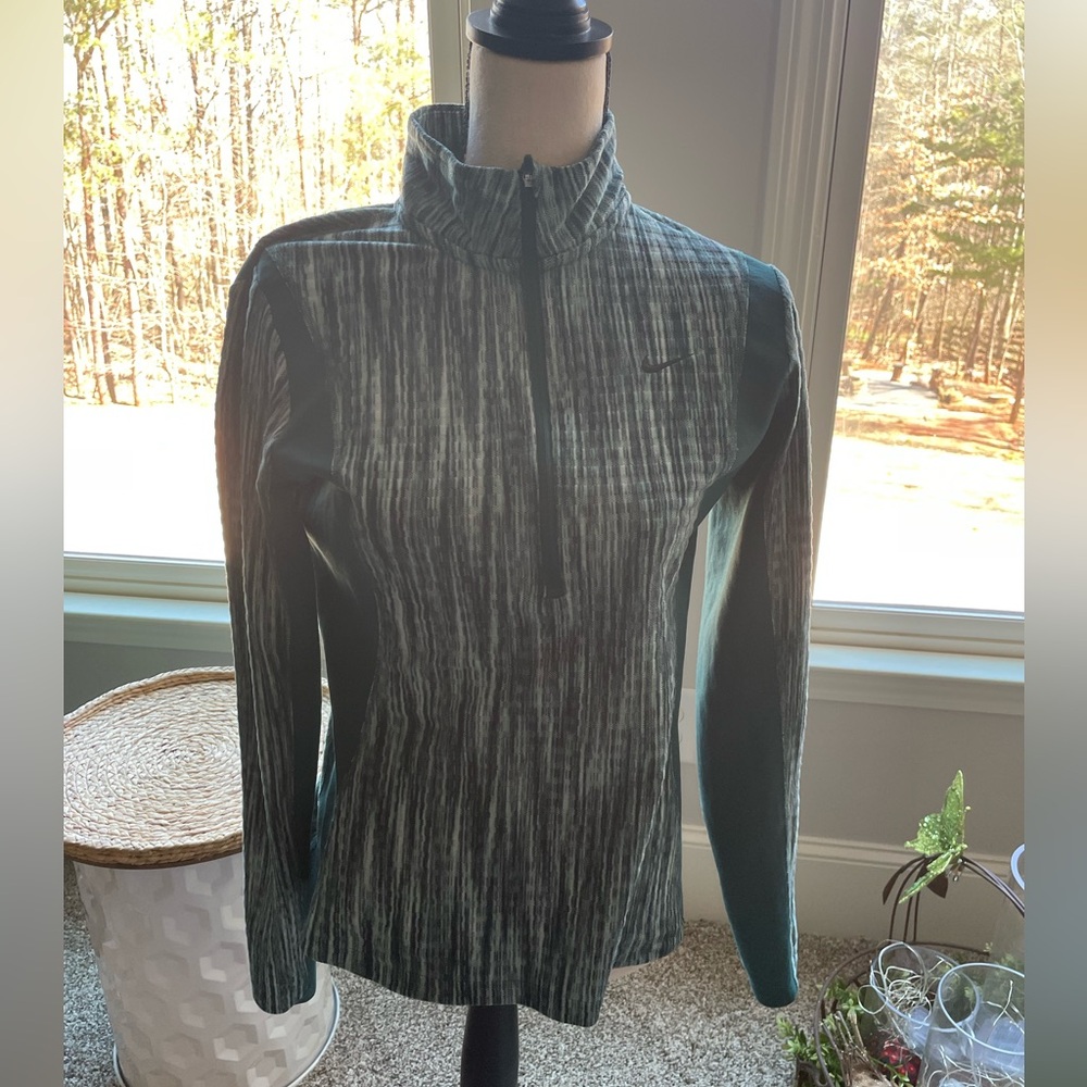 Nike Dri-Fit Woman’s quarter zip jacket in Sz M in gently used condition